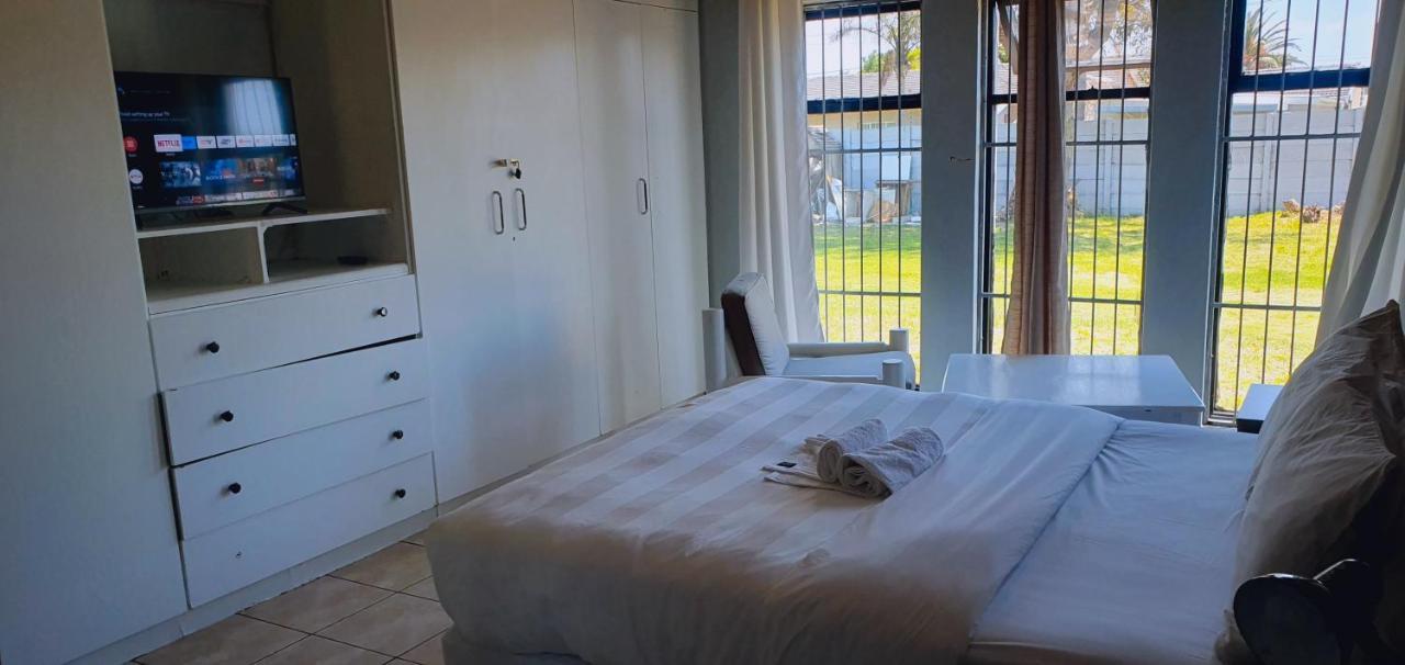 Sweet Home39 Guest House Summerstrand Port Elizabeth Eksteriør billede